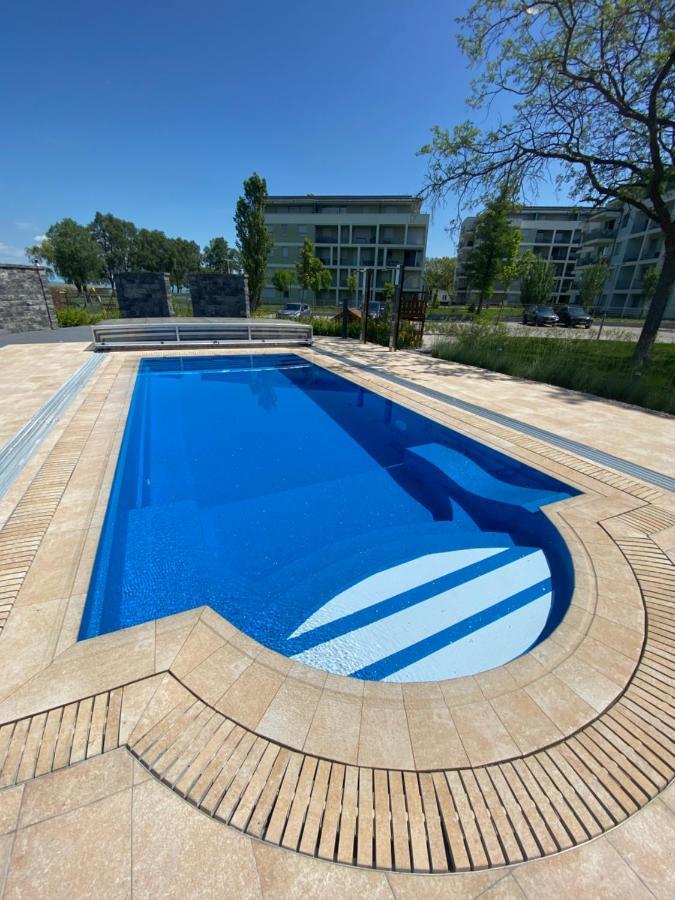 Bonnie-Premium Lelle Waterfront Private Apartment Balatonlelle Exterior foto